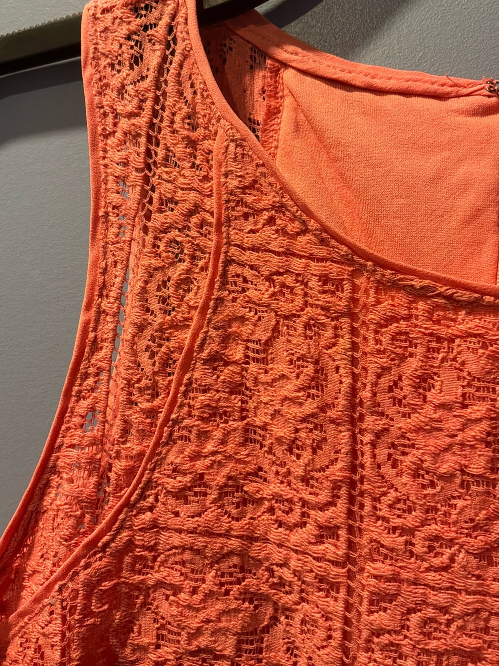 ANN TAYLOR Coral Lace Tank Top - Picture 3 of 6